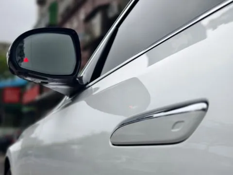 賓士 E-Class Sedan E300 運動版 照片 4