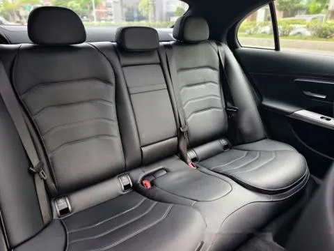 賓士 E-Class Sedan E300 運動版 照片 15