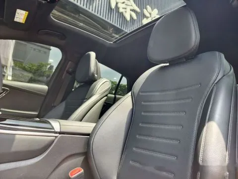 賓士 GLC Coupe 300 4Matic 照片 13