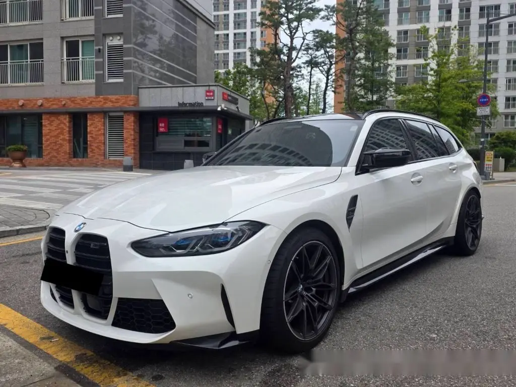 BMW M3 Touring Competition M xDrive 照片 1