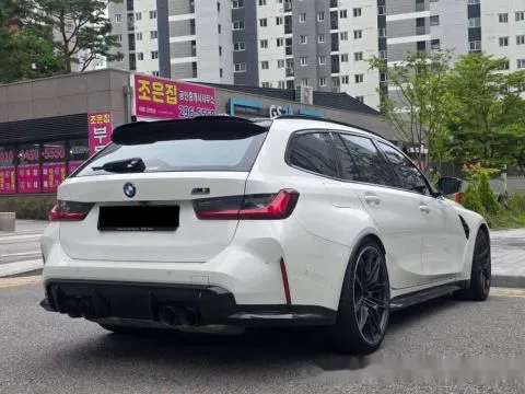 BMW M3 Touring Competition M xDrive 照片 3