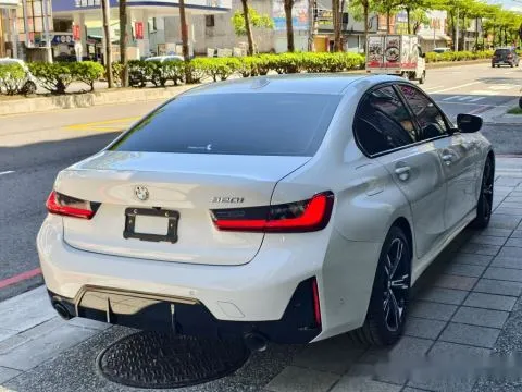 BMW 3-Series Sedan 320i M Sport 照片 2
