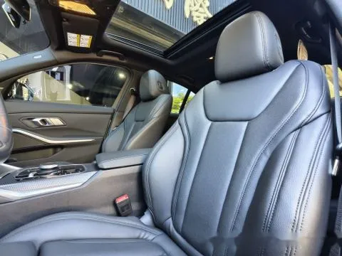 BMW 3-Series Sedan 320i M Sport 照片 13