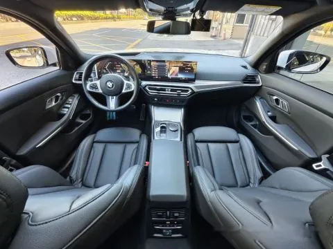 BMW 3-Series Sedan 320i M Sport 照片 14