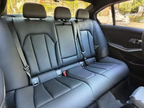BMW 3-Series Sedan 320i M Sport 照片 16