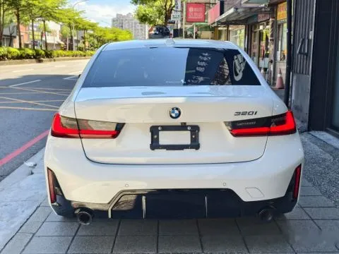 BMW 3-Series Sedan 320i M Sport 照片 19