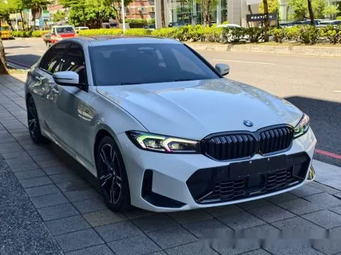 BMW 3-Series Sedan 320i M Sport 照片 3