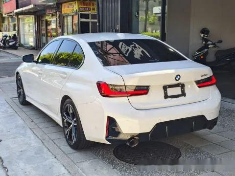 BMW 3-Series Sedan 320i M Sport 照片 4
