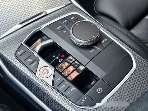 BMW 3-Series Sedan 320i M Sport 照片 13