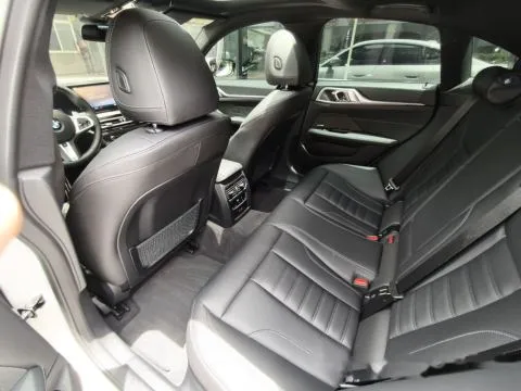 BMW 4-Series Gran Coupé 420i M Sport 照片 14