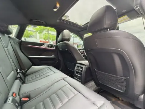 BMW 4-Series Gran Coupé 420i M Sport 照片 17