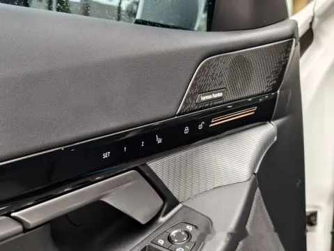 BMW 5-Series Sedan 520i M Sport 照片 5