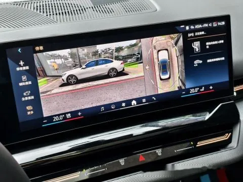 BMW 5-Series Sedan 520i M Sport 照片 9