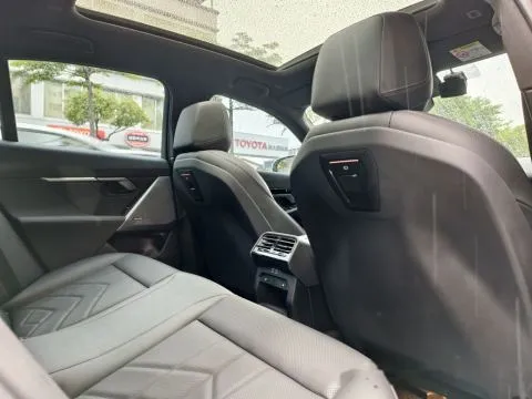 BMW 5-Series Sedan 520i M Sport 照片 16
