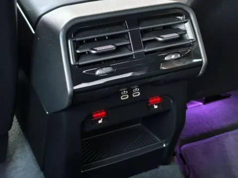 BMW 5-Series Sedan 520i M Sport 照片 17