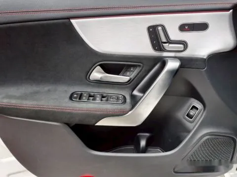 賓士 CLA250 AMG 4MATIC 照片 13