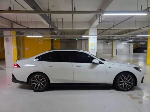 BMW 5-Series Sedan 520i M Sport 照片 7