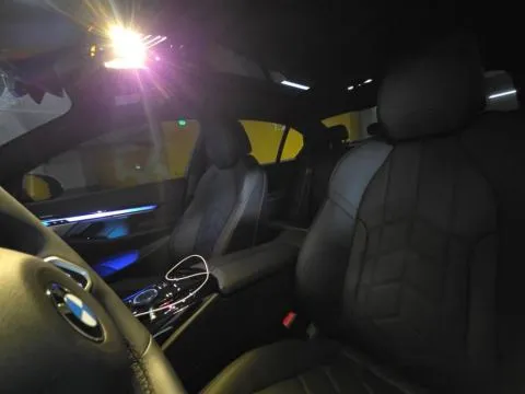 BMW 5-Series Sedan 520i M Sport 照片 17