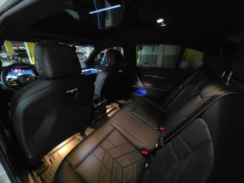 BMW 5-Series Sedan 520i M Sport 照片 19